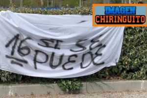 决心逆转⚽球迷在皇马基地外挂横幅：第16冠，我们能做到！