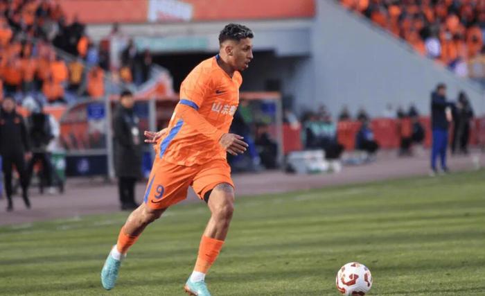 开云APP-泰山队三外援出征上海，克雷桑泽卡缺席高准翼伤缺